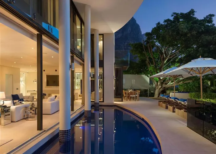 Majestic Villa Kaapstad met een Zwembad