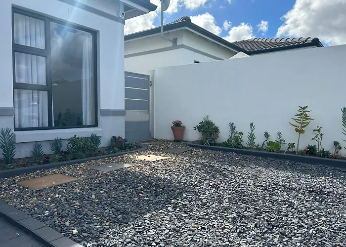 Cosy Family Home With Bbq Area And Stunning Patio Kaapstad