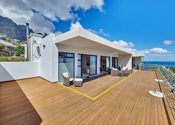 Blue Emerald Villa - Heated Pool Kaapstad