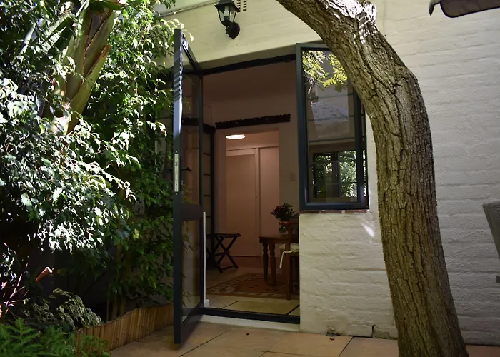 Paradiso Guesthouse & Self-Catering Cottage Le Cap