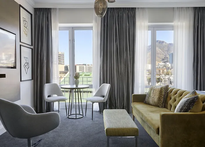 Boetiek The Manor House At The Queen Victoria Hotel By Newmark Kaapstad