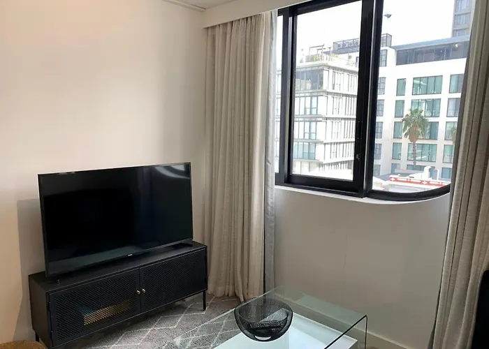 Upper City Central Large Sunny Studio Kaapstad